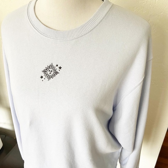 Embroidered Sun & Stars Baby Blue Hollister Crop Crewneck Sweatshirt Size M - Picture 2 of 5